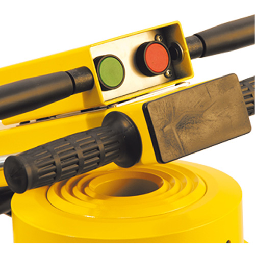 Mammut Jack, 110 Ton(s), Air Hydraulic MAS Chibougamau