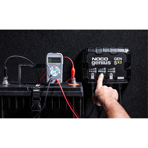 Chargeur de batterie embarqu&eacute; &agrave; 3 sorties de 15 amp&egrave;res Gen5X3 Genius MAS Chibougamau