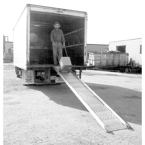 Passerelles en aluminium a/dessus perfor&eacute; &agrave; rainures, Capacit&eacute; de 1300 lb, 24" la x 14' lo MAS Chibougamau