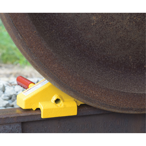Flag Rail Chock MAS Chibougamau