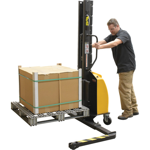 Gerbeur motoris&eacute; avec m&acirc;t &eacute;troit, Fonctionnement &eacute;lectrique, Capacit&eacute; 1000 lb, Lev&eacute;e max 63" MAS Chibougamau