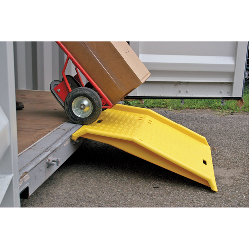 Rampe portable en poly pour contenant d'exp&eacute;dition, Capacit&eacute; de 750 lb, 35" la x 36" lo MAS Chibougamau