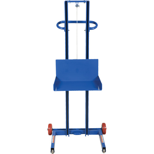 Plateforme &eacute;l&eacute;vatrice &agrave; profil bas pour charge l&eacute;g&egrave;re, M&eacute;canisme Treuil manuel, Capacit&eacute; de 400 lb, Levage max de 55" MAS Chibougamau