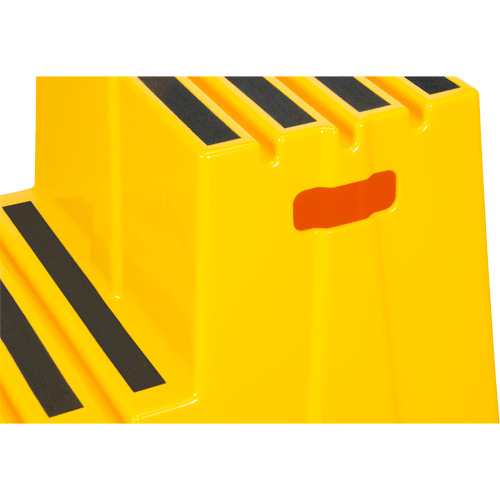 Escabeau industriel, 2 marches, 26" x 22-7/16" x Hauteur 19-11/16" MAS Chibougamau