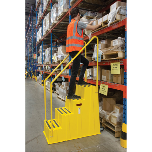 Industrial Step Stool, 4 Steps, 44" x 22-1/4" x 65-1/8" High MAS Chibougamau