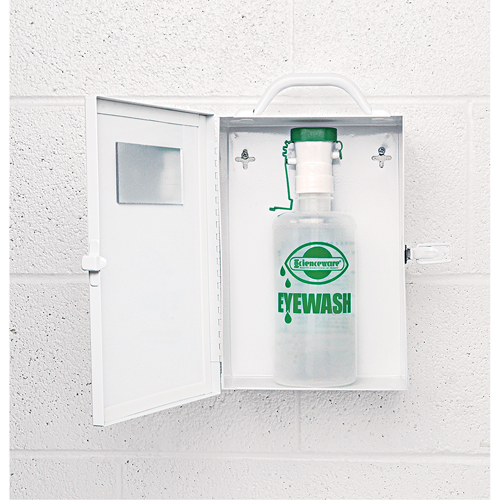 Eyewash Station and Bottle MAS Chibougamau