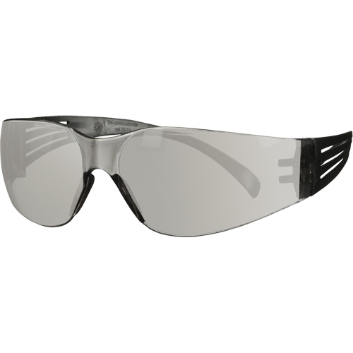 Lunettes de protection de s&eacute;rie 100 SecureFit, Lentille Gris/Int&eacute;rieur/ext&eacute;rieur, Antibu&eacute;e/Anti-&eacute;gratignures, ANSI Z87+/R&eacute;pond ou surpasse la norme CSA Z94.3 MAS Chibougamau