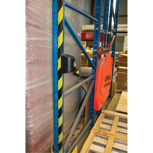 Magnetic Wall Mount Barrier with Magnetic Tape, Plastic, Magnetic Mount, 15', Black and Yellow Tape MAS Chibougamau