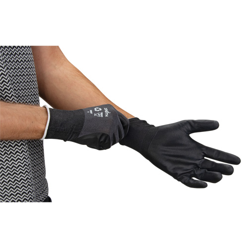 Gants &eacute;cologiques enduits et perm&eacute;ables &agrave; l'air, 8, R&ecirc;vetement Mousse de nitrile, Calibre 21, Enveloppe en Nylon/rPET MAS Chibougamau