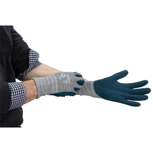 Eco-Friendly Lightweight Coated Gloves, 8, Foam Nitrile Coating, 15 Gauge, Polyester/RPET Shell MAS Chibougamau