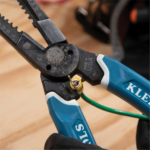 Outil polyvalent Klein-Kurve pour d&eacute;nuder, couper et sertir les fils, 8-1/4" lo, 8 - 20 AWG MAS Chibougamau