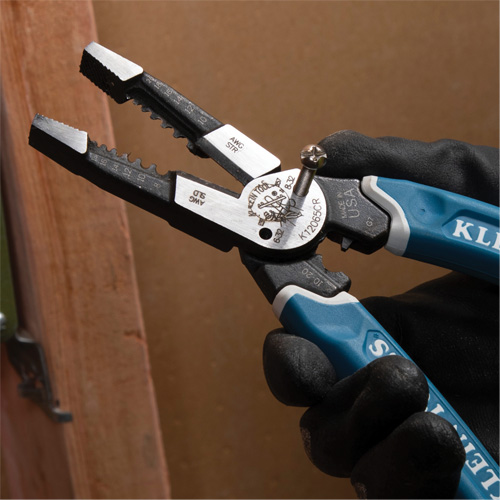 Outil polyvalent Klein-Kurve pour d&eacute;nuder, couper et sertir les fils, 8-1/4" lo, 8 - 20 AWG MAS Chibougamau