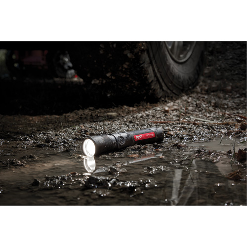 Lampe de poche 1100L &agrave; mise au point par torsion, DEL, 1100 lumens, Piles Rechargeable MAS Chibougamau