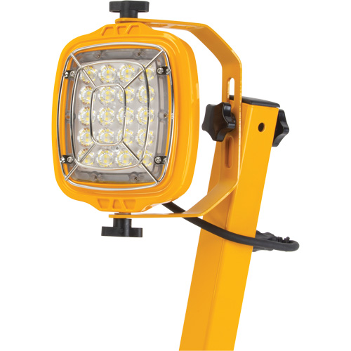 Lampe de quai, Bras 40", 50 W, Ampoule DEL, M&eacute;tal MAS Chibougamau