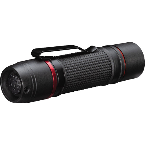 Lampe de poche &agrave; deux modes d'optique PX9, DEL, 750 lumens, Piles AAA MAS Chibougamau