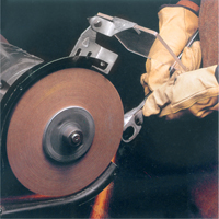 Meules d'abrasion & de polissage Scotch-brite, 6" dia. x 1" la, Arbre 1", Oxyde d'aluminium MAS Chibougamau