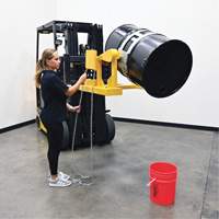 Porte-baril pour chariot &agrave; fourche, Pour 55 gal. US (45,8 gal imp&eacute;rial) MAS Chibougamau