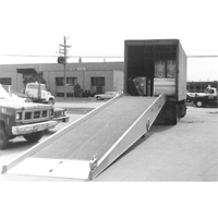 Rampe de chargement mobile, 16 000 lb Capacit&eacute;, 72" la x 30' lo MAS Chibougamau