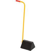 Ergo Handle Wheel Chock, 9-1/4" x 8" x 6", Black MAS Chibougamau
