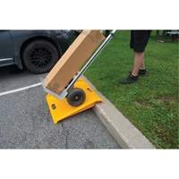 Rampe de trottoir portable en poly pour diable, Capacit&eacute; de 1000 lb, 27" la x 27" lo MAS Chibougamau