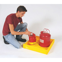 Flexible Ultra-Utility Tray&reg;, 12" L x 12" W x 4.8" H, 1.5 US Gal. Spill Capacity MAS Chibougamau