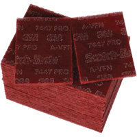 Tampons manuels Scotch-Brite 7447, Oxyde d'aluminium, 9" x 6", Grain Tr&egrave;s fin MAS Chibougamau