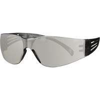 Lunettes de protection de s&eacute;rie 100 SecureFit, Lentille Gris/Int&eacute;rieur/ext&eacute;rieur, Antibu&eacute;e/Anti-&eacute;gratignures, ANSI Z87+/R&eacute;pond ou surpasse la norme CSA Z94.3 MAS Chibougamau