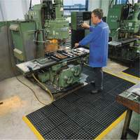 Cushion-Ease&reg; 550 Interlocking Anti-Fatigue Mat, Slotted, 3' x 3' x 3/4", Black, Rubber MAS Chibougamau