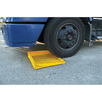 Flexible Ultra-Utility Tray&reg;, 42" L x 42" W x 4.8" H, 18 US gal. Spill Capacity MAS Chibougamau