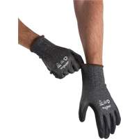 Gants &eacute;cologiques, l&eacute;gers, et r&eacute;sistants &agrave; la coupe, &agrave; haute dext&eacute;rit&eacute;, Taille 10, Calibre 21, Rev&ecirc;tement Mousse de nitrile, Enveloppe en Acier inoxydable/PEHP/rPET, ASTM ANSI niveau A5 MAS Chibougamau