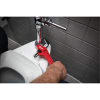 Cl&eacute; &agrave; tuyau hexagonale coud&eacute;e en acier, Cap des m&acirc;choires 2-5/8", Longueur 10-1/2", Fini Rev&ecirc;tement en poudre, Prise Ergonomique MAS Chibougamau